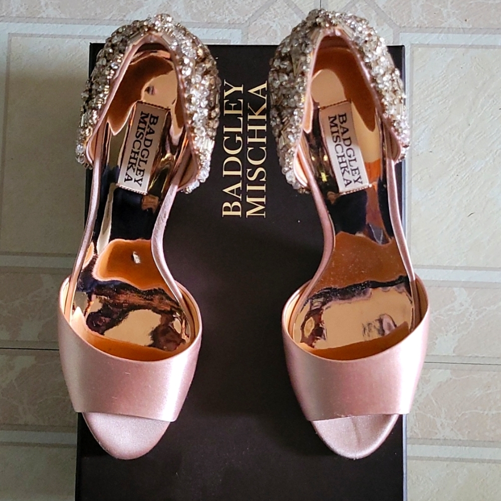 Women shoe Badgley Mischka, 7 1/2, satin